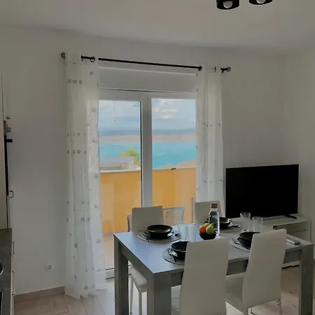 Valuna - Modern Sea View -terrace - 4 Min To - Free Parking Apartment Jadranovo