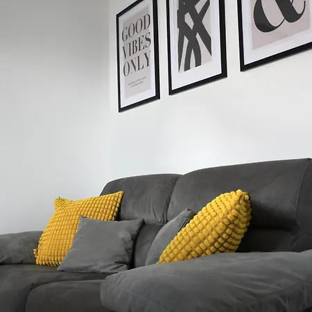 شقة Valuna - Modern Sea View -terrace - 4 Min To - Free Parking جادرانوفو