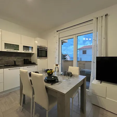 Valuna - Modern Sea View -terrace - 4 Min To - Free Parking Apartment *