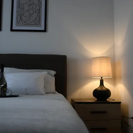 Valuna - Modern Sea View -terrace - 4 Min To - Free Parking