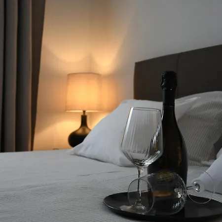 Valuna - Modern Sea View -terrace - 4 Min To - Free Parking